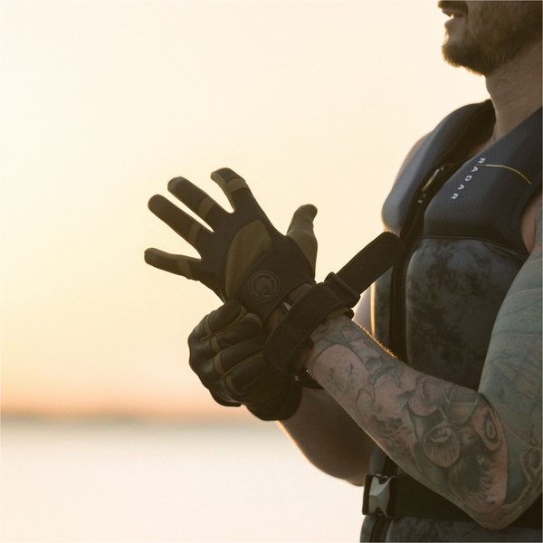 2026 Radar Podium Gloves R24GL-POD-GO - Black / Gold
